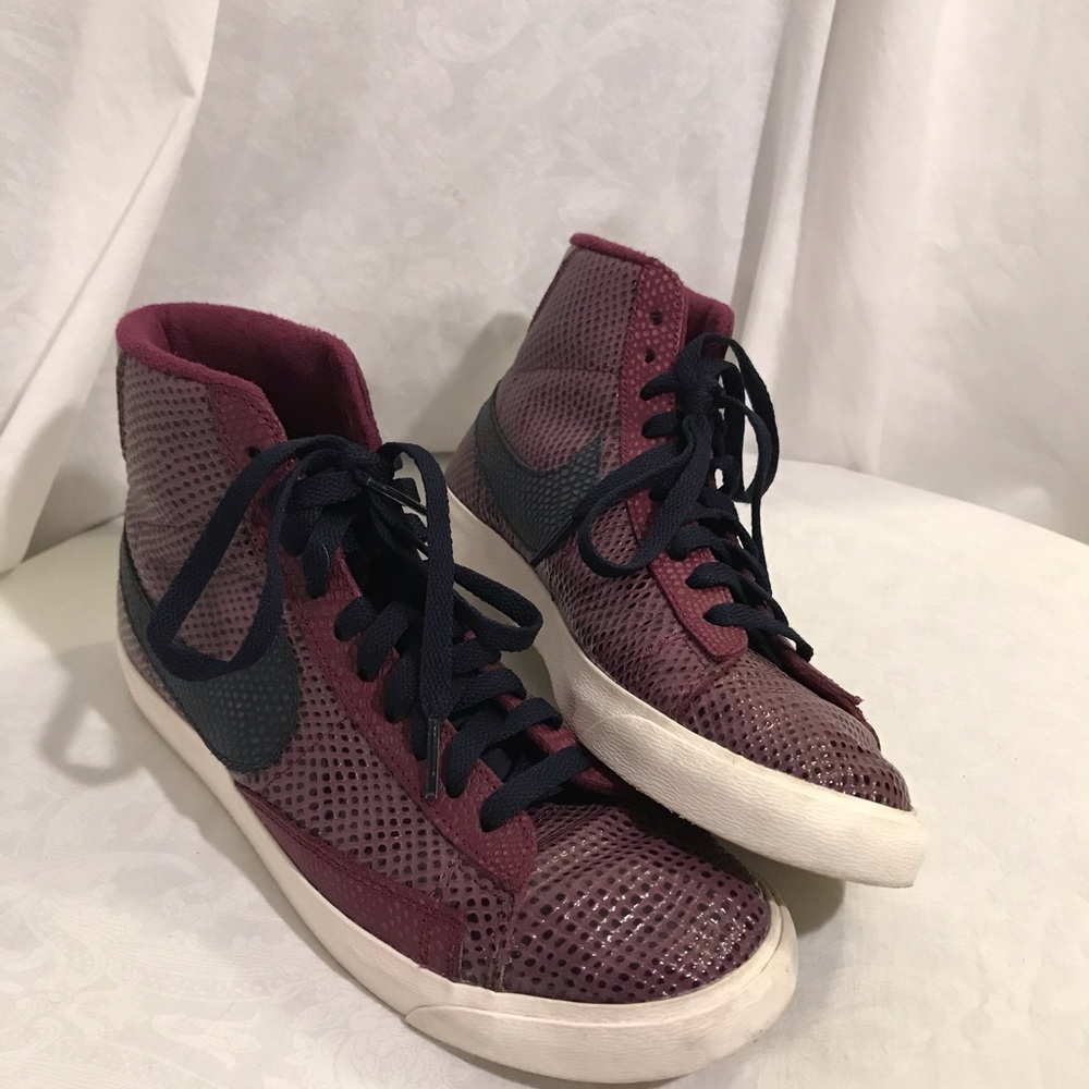 Nike Purple Hyperdunk Athletic Shoes Size 7